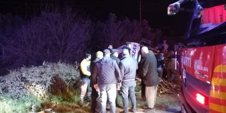 Hatay’da tır, traktöre çarptı, sıkışan sürücü kurtarıldı