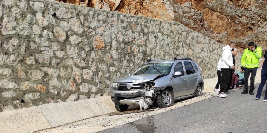 Antalya’da trafik kazası: 2 yaralı