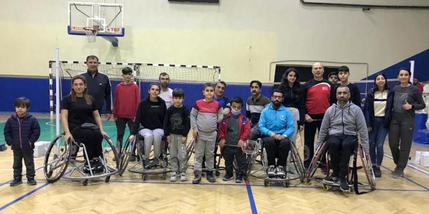 Osmaniye’de badminton turnuvası düzenlendi