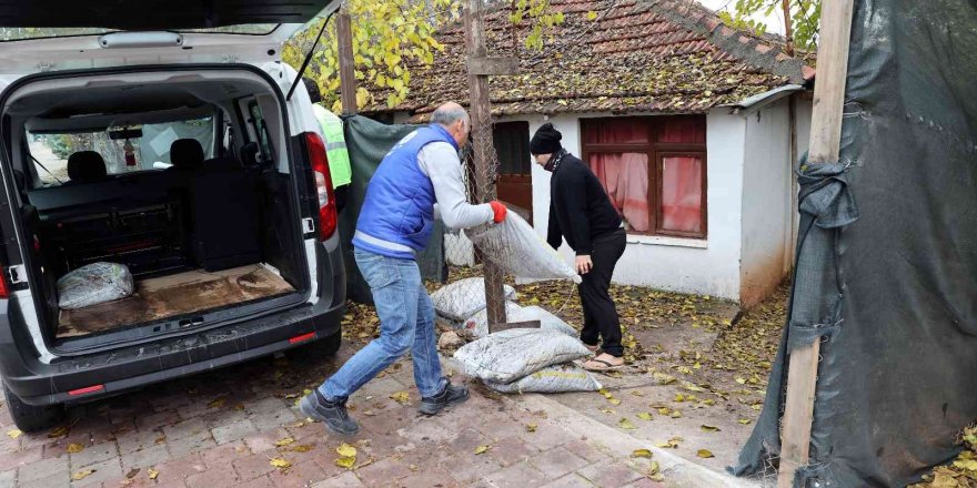 Büyükşehir’den ihtiyaç sahibi ailelere 250’şer kilo kömür yardımı