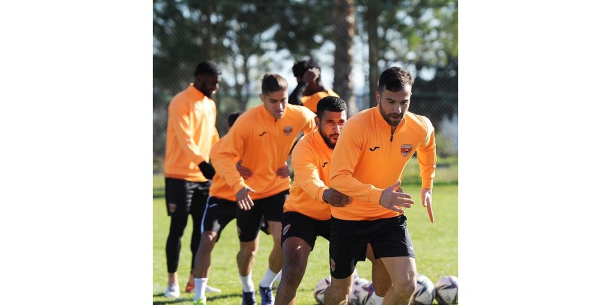 Adanaspor’da 3 futbolcunun koronavirüs testi pozitif çıktı