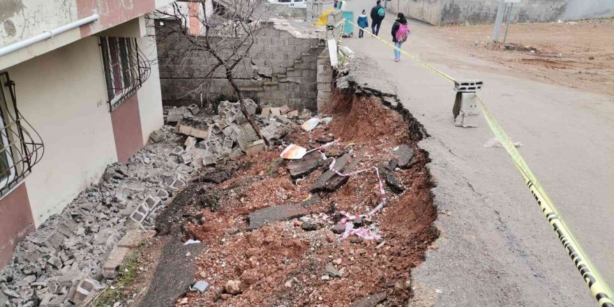 Kahramanmaraş’ta istinat duvarı çöktü