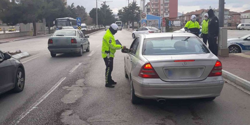 Trafik denetimlerinde 2 bin 760 aracın 348 sürücüsüne ceza kesildi