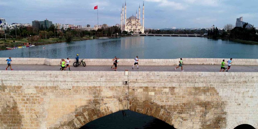 Adana’da tarihin içinde maraton koşusu