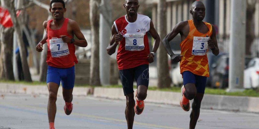 5 Ocak Adana Kurtuluş Yarı Maratonu tamamlandı