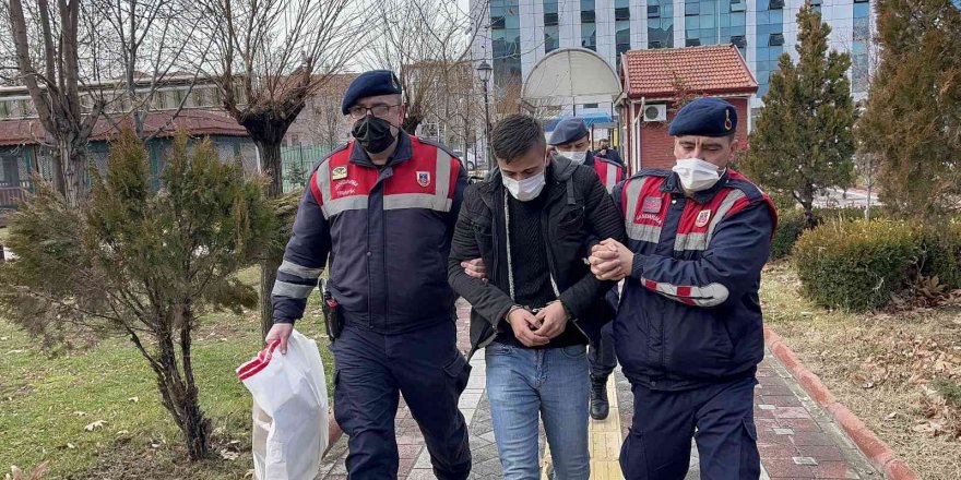 20 yaşındaki gencin katil zanlısı ile yeğenine yardım eden amca tutuklandı