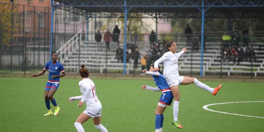 Turkcell Kadın Futbol Süper Ligi: Adana İdman Yurdu: 2 - Galatasaray: 0