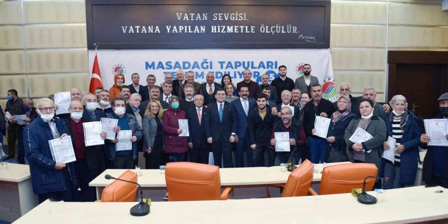 Kepez’de 5 mahallede 3 bin 556 tapu verildi