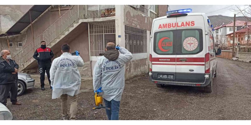 Yalnız yaşadığı evinde ölü bulundu