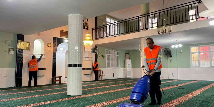 Seyhan’da İbadethaneler Temizleniyor