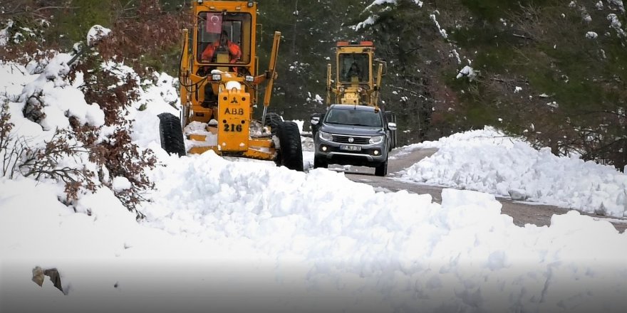 Toroslar’da kar ve heyelanla mücadele