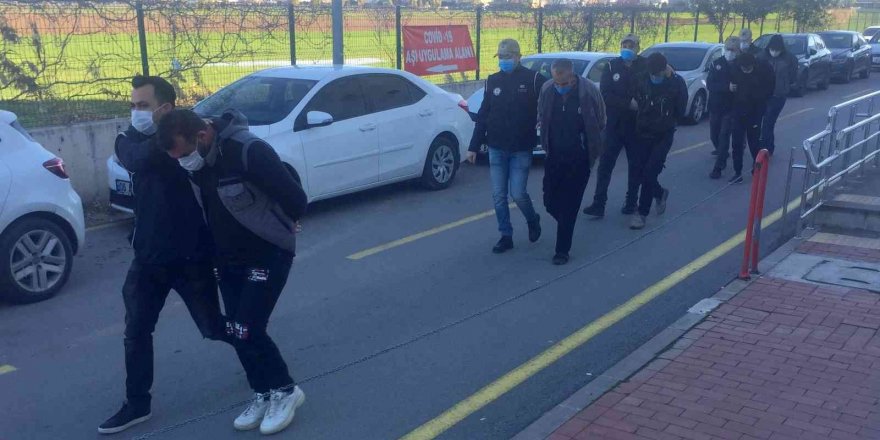 Adana’da yabancı uyruklu 5 DEAŞ’lı adliyeye sevk edildi