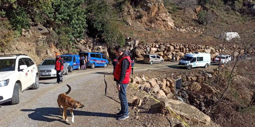 Komşularının kayıp ihbarı verdiği yaşlı adam, dere yatağında ölü bulundu