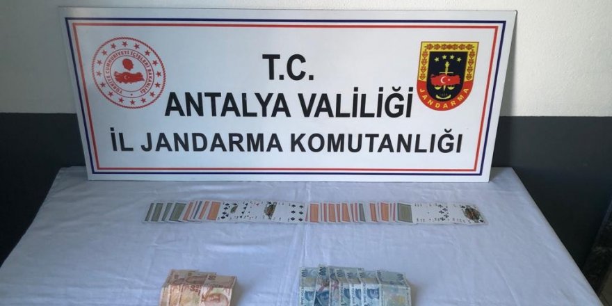 Jandarmadan Tekel markette kumara suçüstü