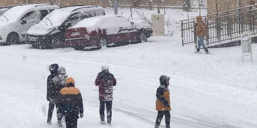 Burdur’da eğitime bir günlük kar engeli