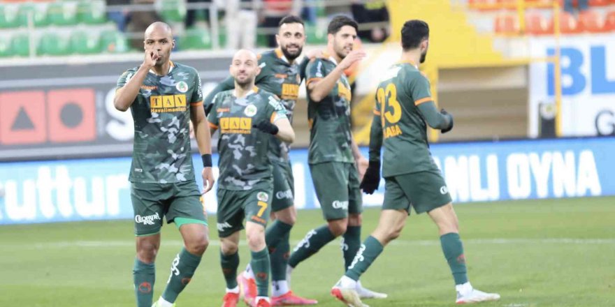 Spor Toto Süper Lig: Alanyaspor: 2 - Hatayspor: 0 (İlk yarı)