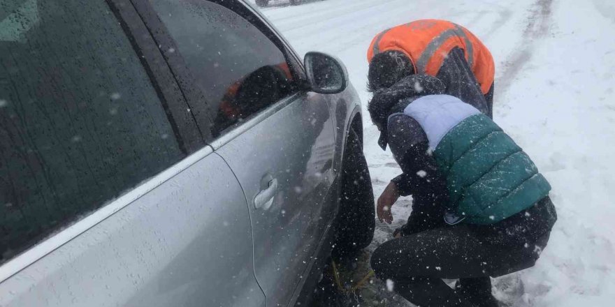 Akseki-Seydişehir karayolu kar ve tipi sebebiyle tamamen trafiğe kapandı.