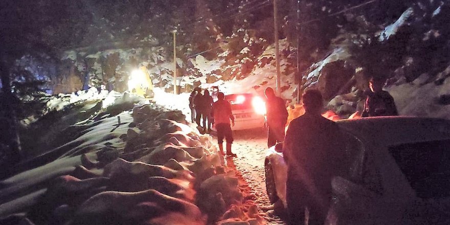 Kar yağışı Antalya’yı etkisi altına aldı, mahsur kalan vatandaşlar tek tek kurtarıldı