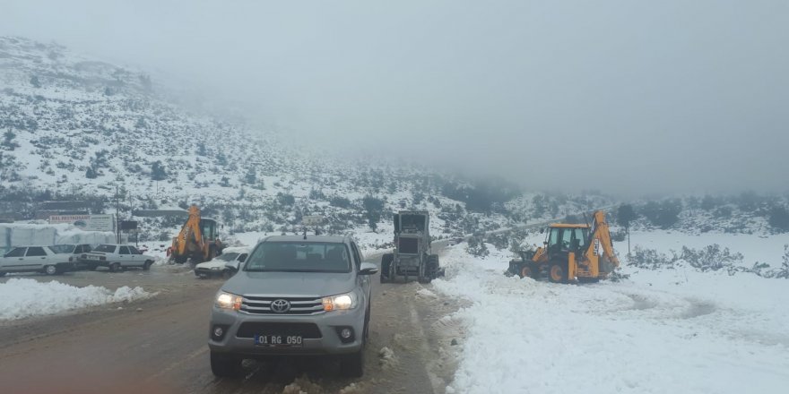 Yazın alevlerle kışın karla mücadele ediyorlar