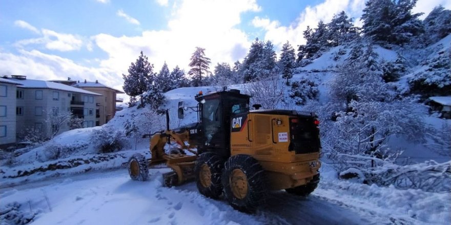 Alanya’dan Akseki’ye Greyder Ve Personel Desteği