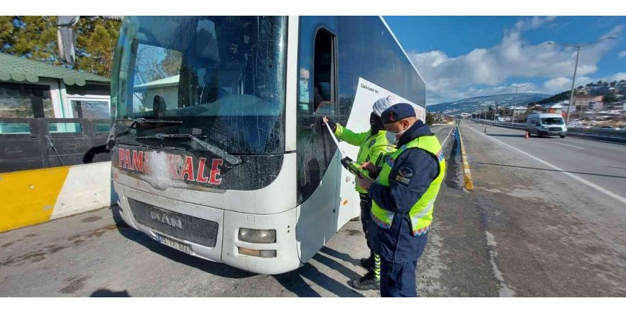 Burdur’da yük ve yolcu taşıyan araç sürücülerinin dinlenme sürelerini denetledi