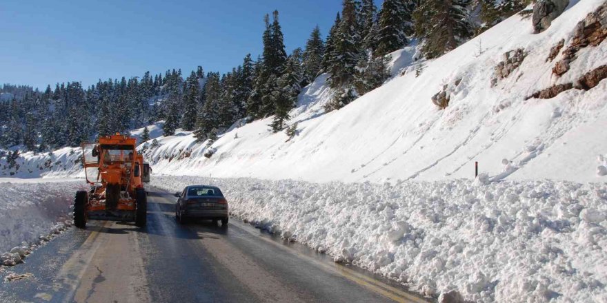Antalya-Konya karayolu 48 saat sonra trafiğe açıldı