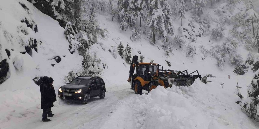 Antalya’nın yaylalarında karla mücadele devam ediyor