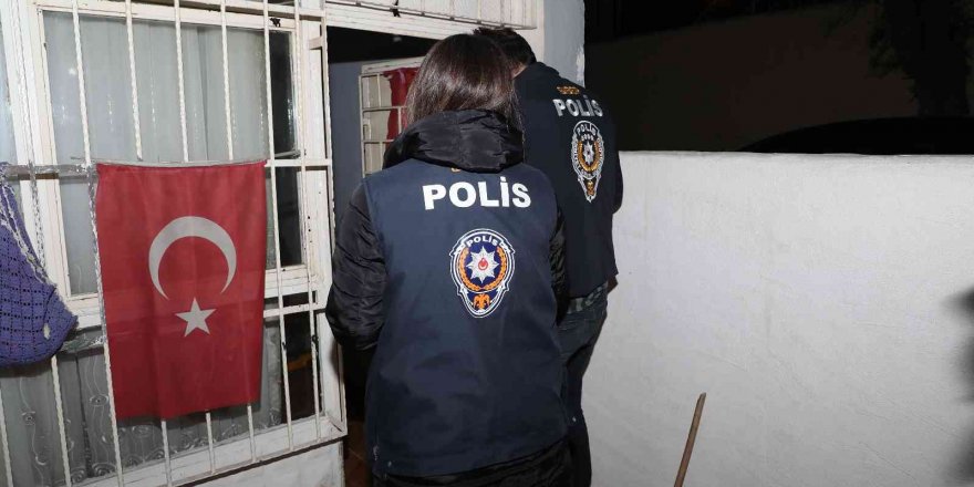 Mersin merkezli 4 ilde dolandırıcılara şafak operasyonu: 10 gözaltı