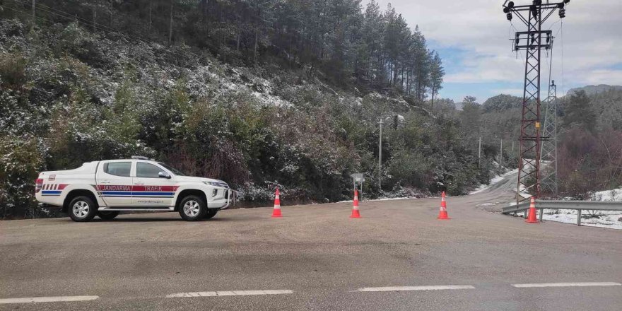 Burdur’da Çobanpınar köyü ulaşıma kapatıldı