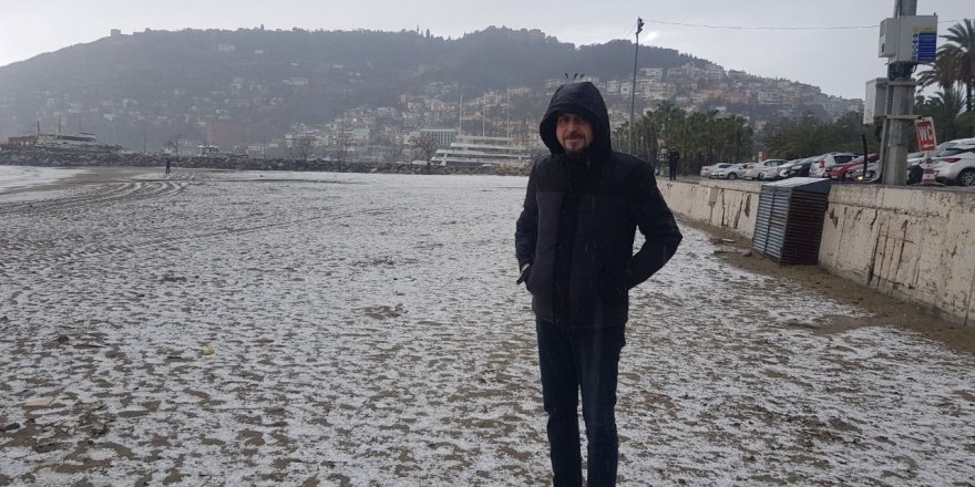 Alanya’ya 53 yıl aradan sonra kar yağdı