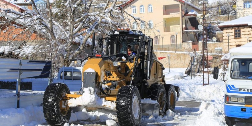 Antalya’nın Akseki ilçesinde 37 mahalle yolu kar sebebiyle kapalı