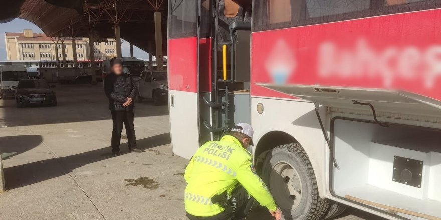 Burdur’da 37 araca ceza kesildi, 13 araç trafikten men edildi