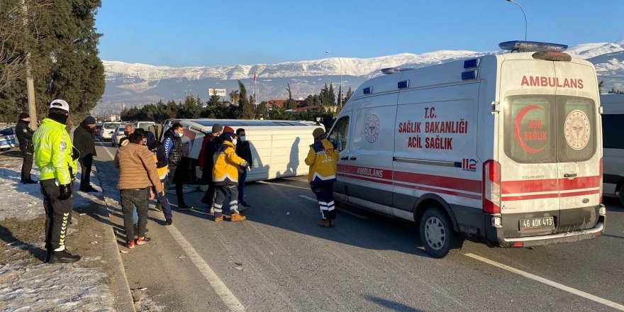 Kahramanmaraş’ta otomobil ile işçi servisi çarpıştı: 4 yaralı