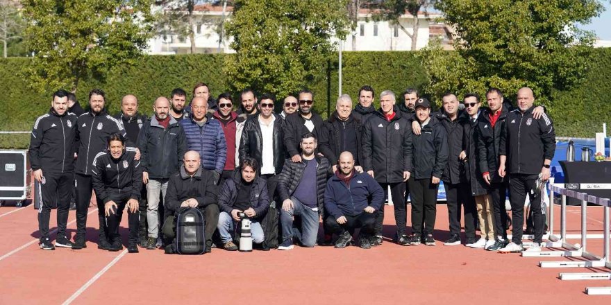 Beşiktaş teknik ekibi, basın mensuplarıyla aynı karede!