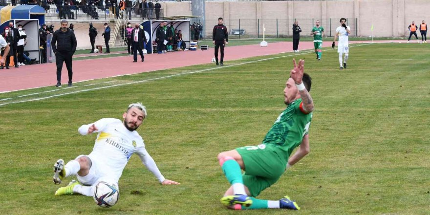 TFF 2. Lig: Tarsus İdman Yurdu: 1 - Isparta 32 Spor: 2