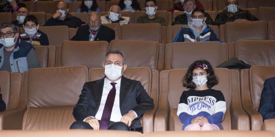 Vali Elban Çocuklar İle "kesişme: İyi Ki Varsın Eren" Filmini İzledi