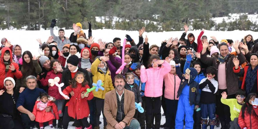 Tarsus’ta bin 200 rakımda çocukların kar eğlencesi
