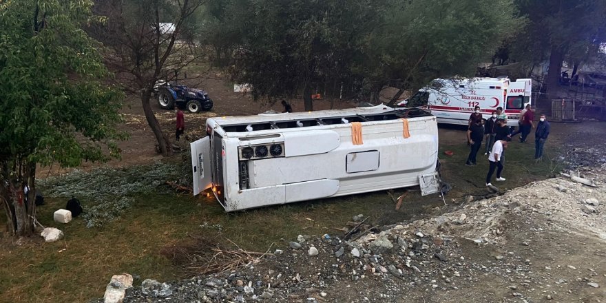 Antalya’da otobüs şarampole devrildi: 1 ölü, 9 yaralı