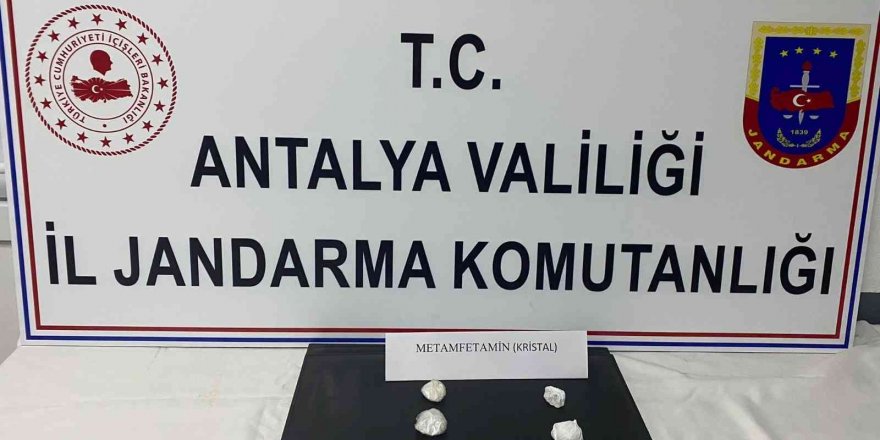 Jandarmanın yol uygulamasında uyuşturucu ele geçirildi