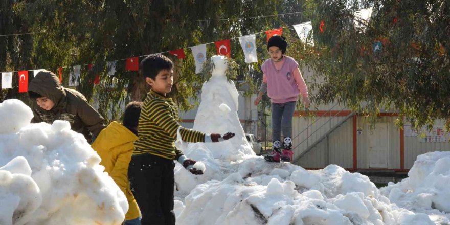 Tarsus Gençlik Kampı’nda çocuklara kar sürprizi