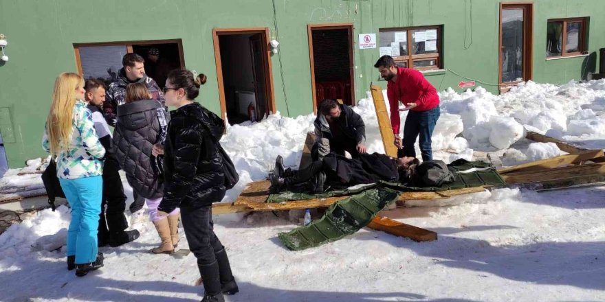 Saklıkent kayak merkezinde sundurma çöktü: 2 yaralı