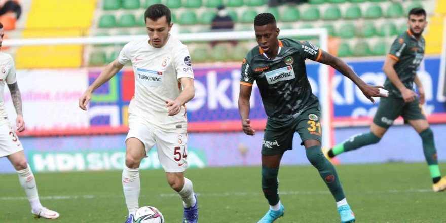 Spor Toto Süper Lig: Alanyaspor: 1 - Galatasaray: 1 (İlk yarı)