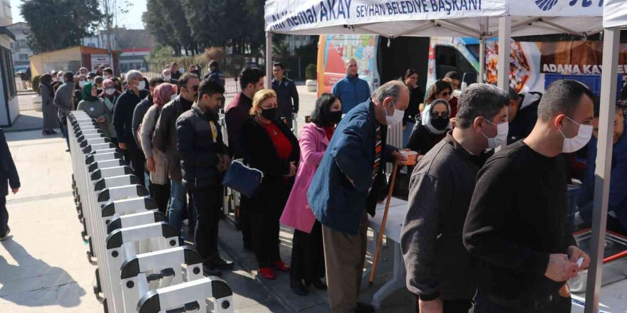 Adana’da mantı kuyruğu