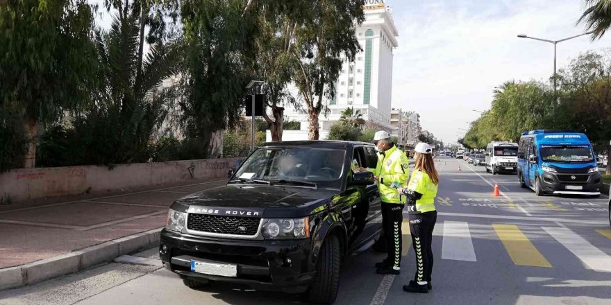 Mersin polisi trafik güvenliği konusunda bilgilendirdi