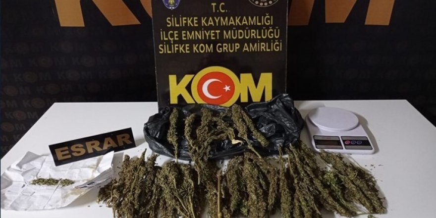 Mersin’de bir araçta 506 gram esrar ele geçirildi