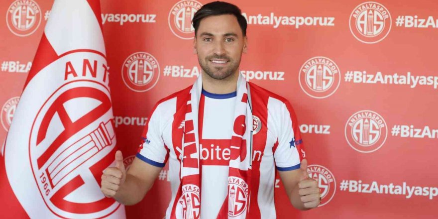 Antalyaspor, Sinan Gümüş ile 2.5 yıllık sözleşme imzaladı