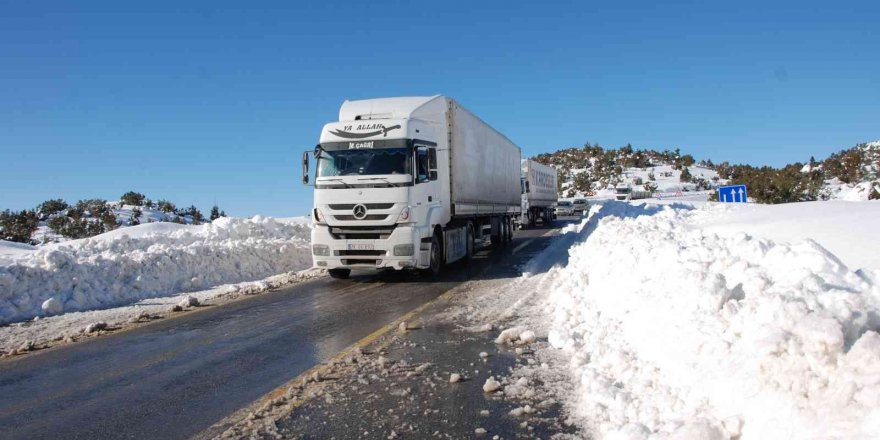 Antalya-Konya karayolu tüm araç trafiğine açıldı