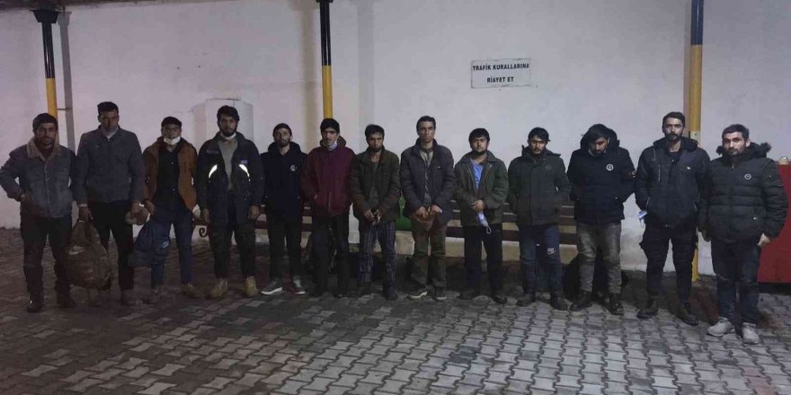 Hatay’da 13 düzensiz göçmen yakalandı