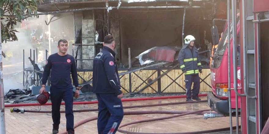 Antalya’da işyerlerini küle çeviren yangında dehşeti yaşayan vatandaşlar o anları anlattı