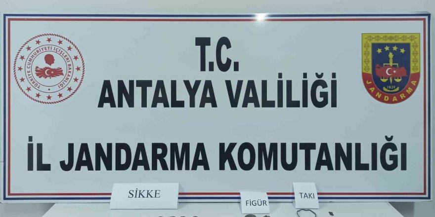 Antalya’da jandarma, 84 tarihi eser ele geçirdi